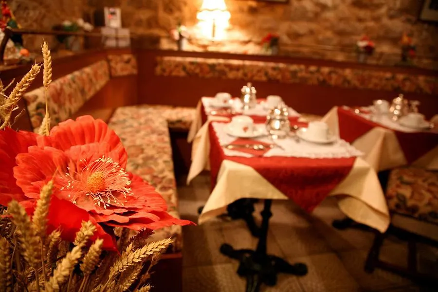 Hotell Les Tournelles 3*