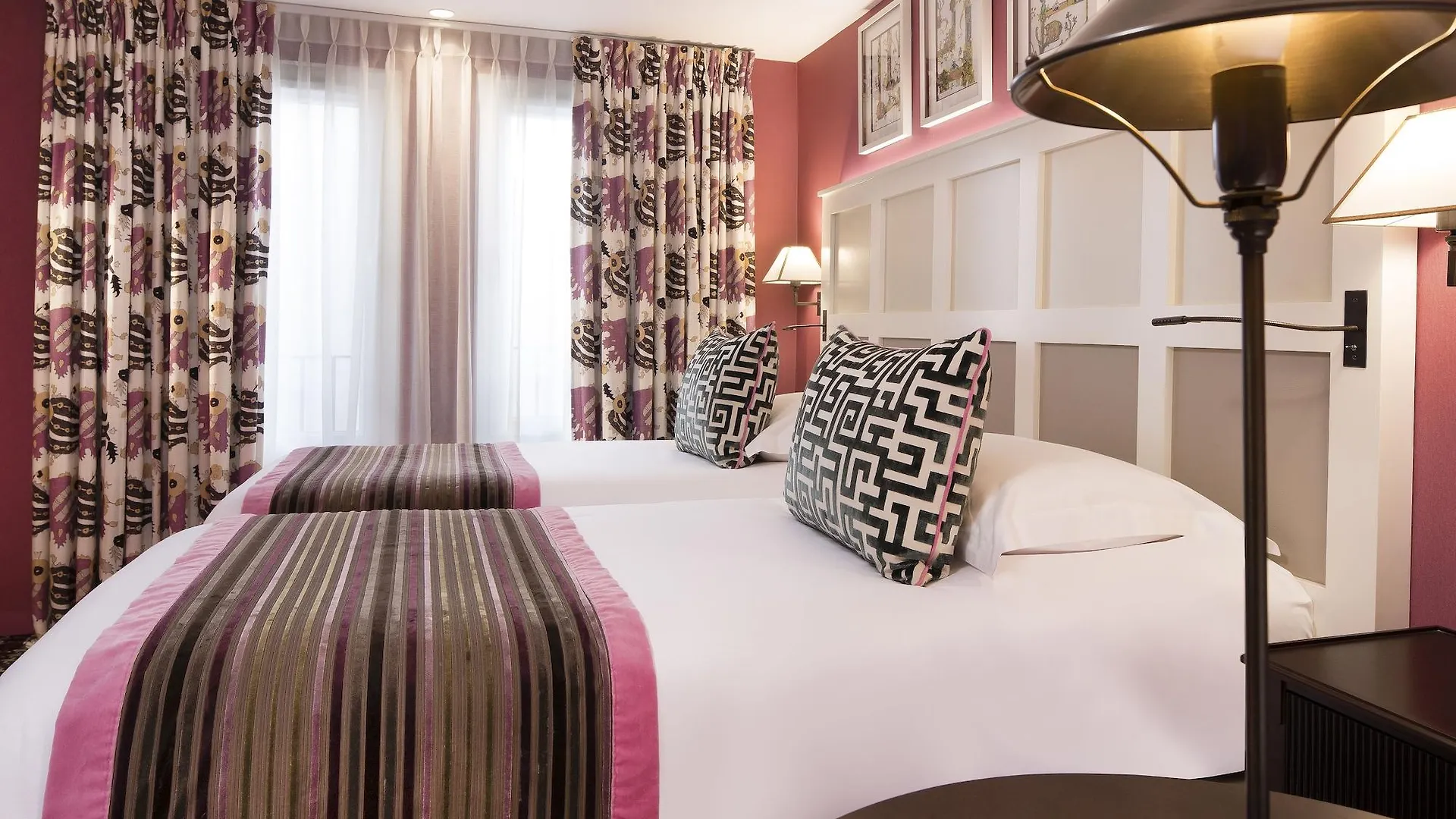 Hotel Les Tournelles Paris