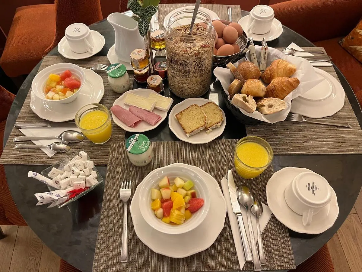 Hotell Les Tournelles 3*