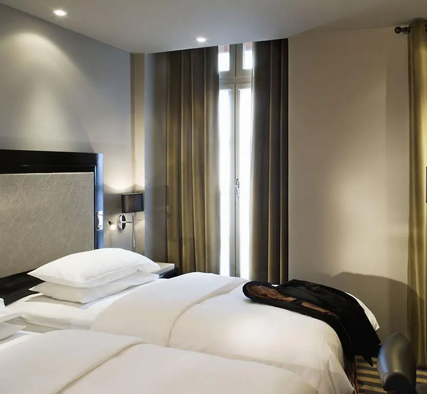 Les Tournelles Hotell Paris