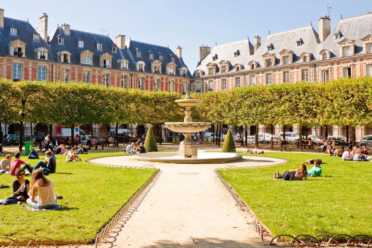 Les Tournelles Hotell 3*