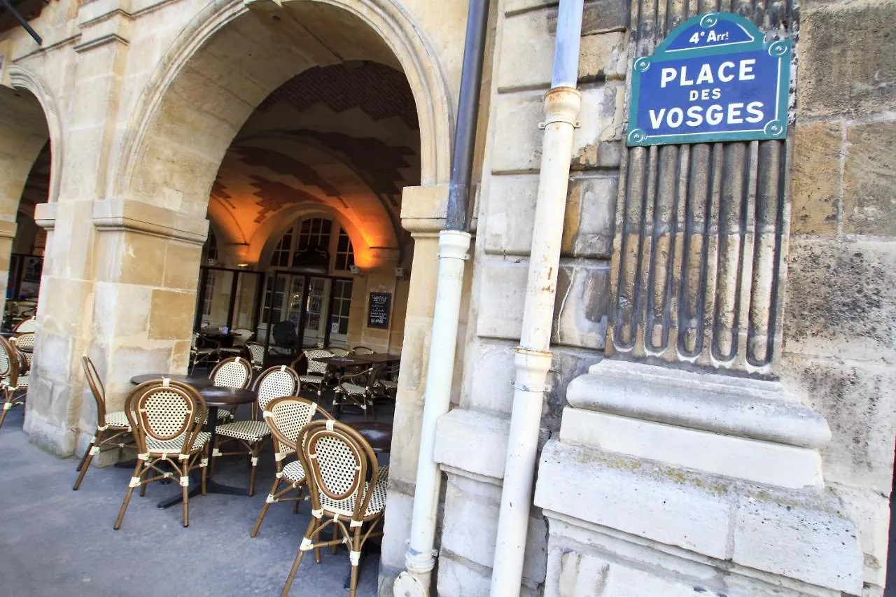 Les Tournelles Hotell Paris